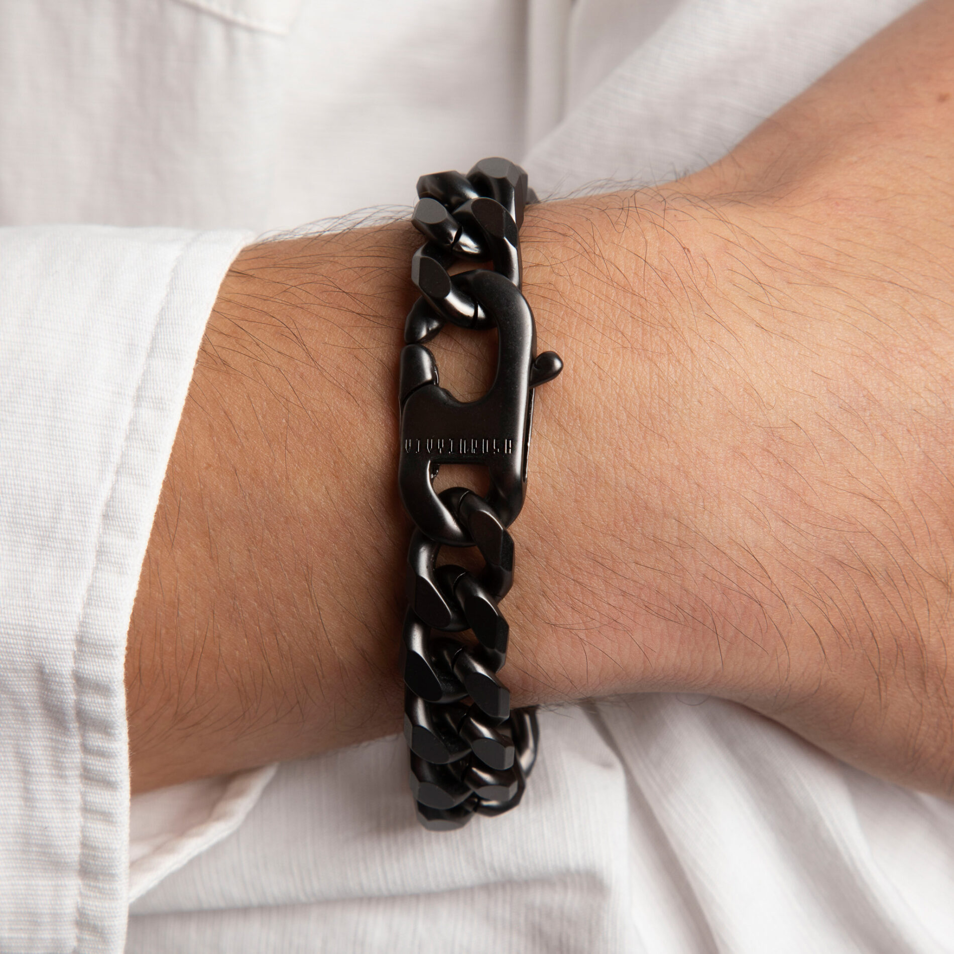 Liu bracciale vivyinrosa uomo indossato