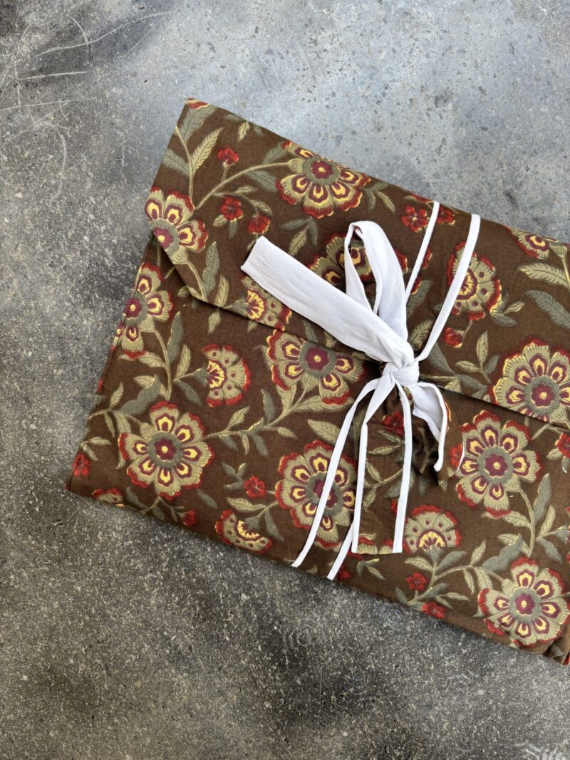 21.marrone-fiori